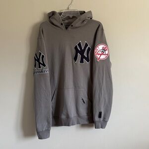 Pro Standard New York Yankees MLB Luxury Hoodie XL Embroidered Patches Cotton